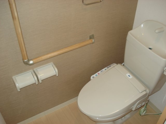 ＥＡＳＴ　ＲＯＣＫ２のトイレ|シャワートイレ