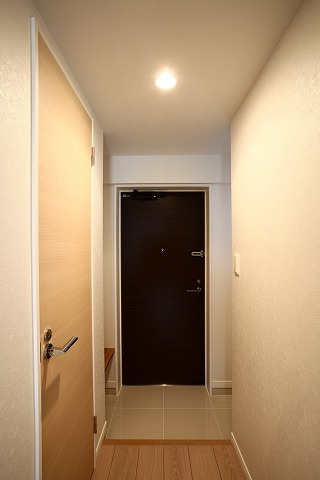 エンクレスト博多駅東の玄関|収納もある玄関です