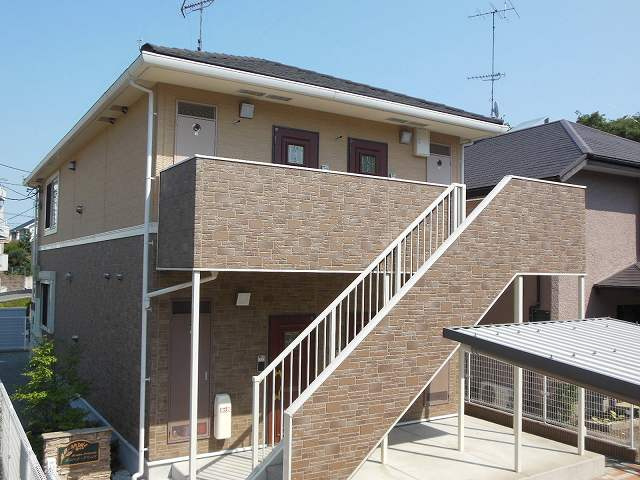 川崎市麻生区岡上２丁目のアパートの外観