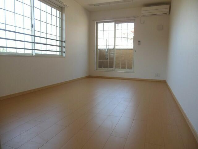 川崎市麻生区岡上２丁目のアパートの居間・リビング