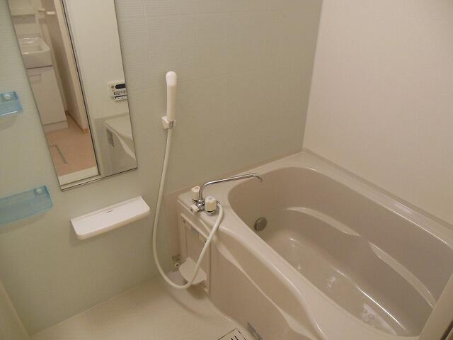 川崎市麻生区岡上２丁目のアパートの浴室