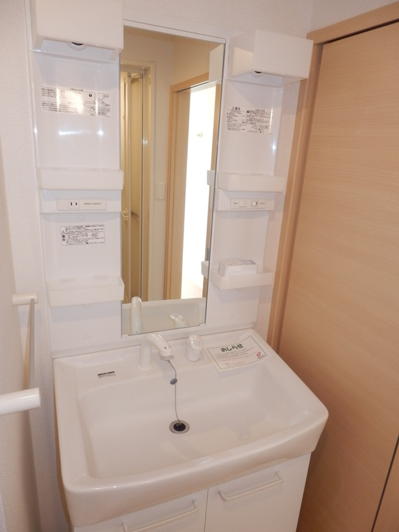 川崎市麻生区岡上２丁目のアパートの洗面所