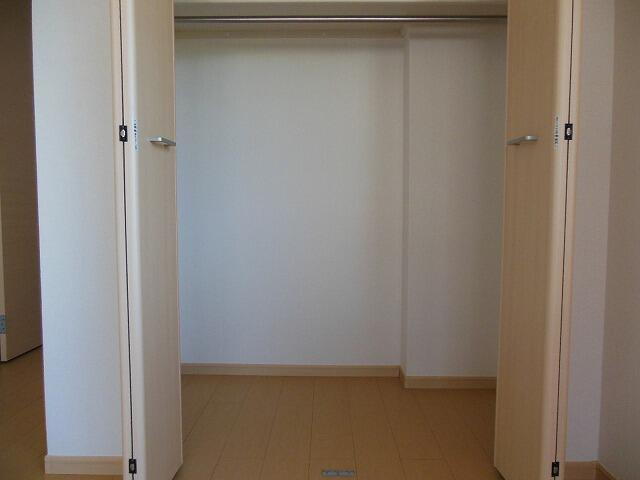 川崎市麻生区岡上２丁目のアパートの収納