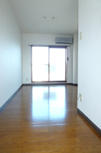 厚花ビル【キャッシュバック対象物件】の洋室|使い勝手のいい洋室です