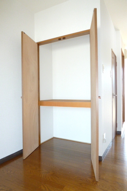 厚花ビル【キャッシュバック対象物件】の収納|ちょっとした収納スペースも充実しています