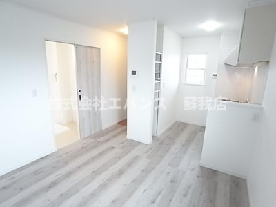 【居間・リビング】 | ソレイユ八幡 | ゆったり過ごせる居間です