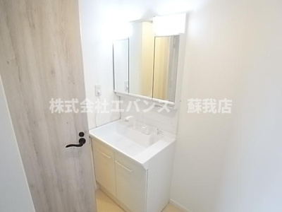 【独立洗面台】 | ソレイユ八幡 | 朝の支度にも助かる、独立の洗髪洗面化粧台