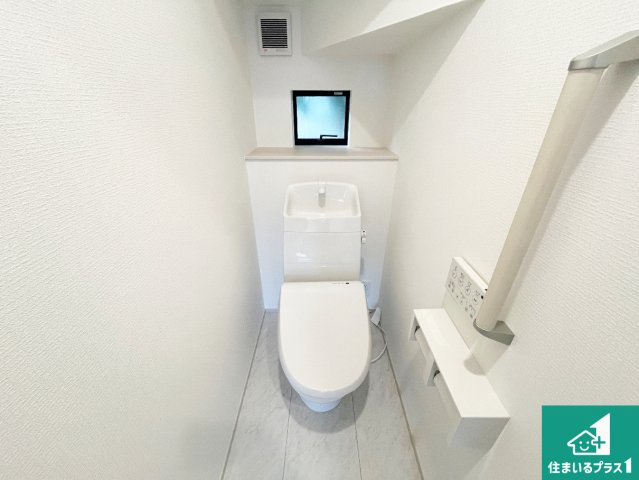 加古川市東神吉町出河原　新築一戸建てのトイレ|1・2階の2ヶ所にあるので、朝の忙しい時間の順番待ちもなく、深夜の利用にも大変便利です。