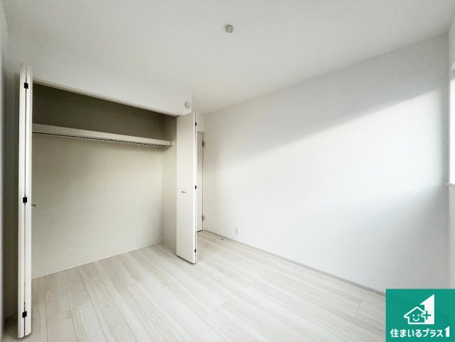 加古川市東神吉町出河原　新築一戸建ての洋室|シンプルな洋室は、自分好みのインテリアが楽しめます♪ご家族とインテリアや家具を選びに行くのは新築購入時の醍醐味の一つです。ぜひお楽しみください♪