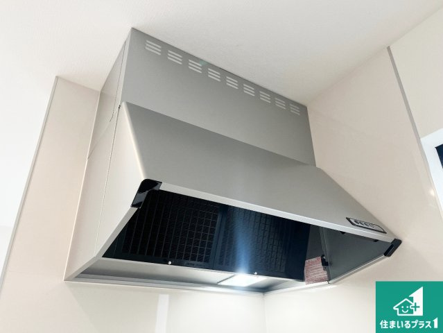 加古川市東神吉町出河原　新築一戸建ての設備|汚れにくいスロットフィルタでお手入れラクラク！ＬＥＤ照明付き！