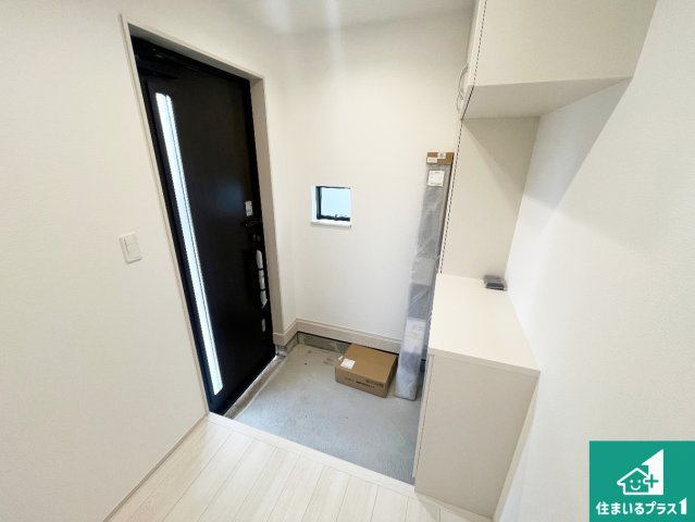 加古川市東神吉町出河原　新築一戸建ての玄関|シューズボックスにはたくさんの靴が収納できるので玄関周りはいつもスッキリ！ご家族が増えても安心！