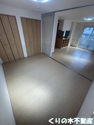 【寝室】 | プロスペリテ | 広くて明るい寝室