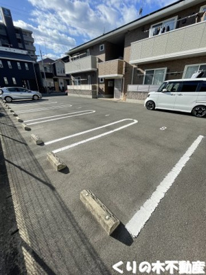 【駐車場】 | プロスペリテ | 車をお持ちの方に嬉しい駐車場付きの物件です