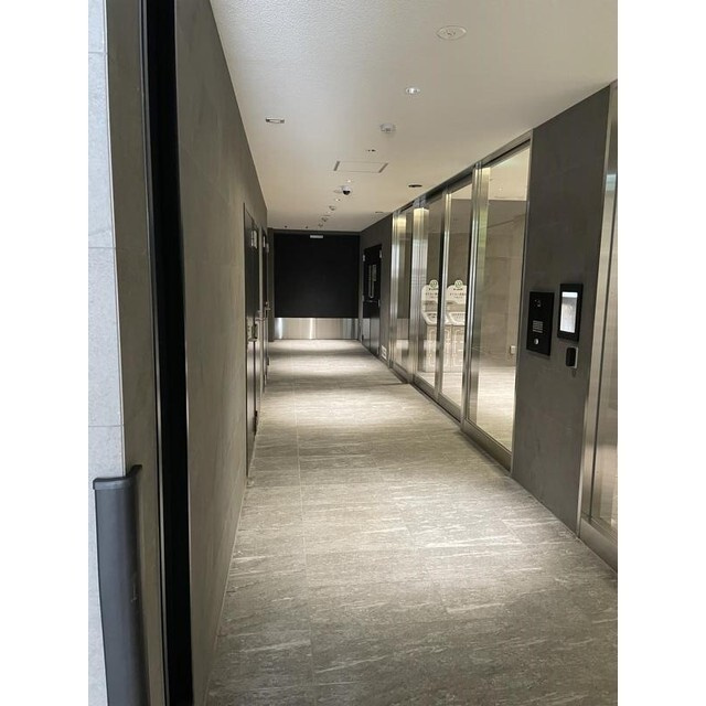 コンフォリア・リヴ南森町Ⅱのエントランス