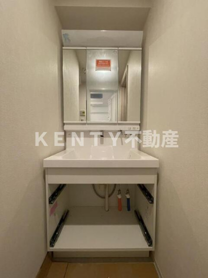 【洗面所】 | コンフォール千鳥 | 忙しい朝には欠かせない洗面所です