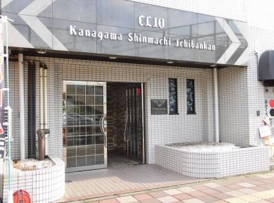クリオ神奈川新町壱番館のエントランス