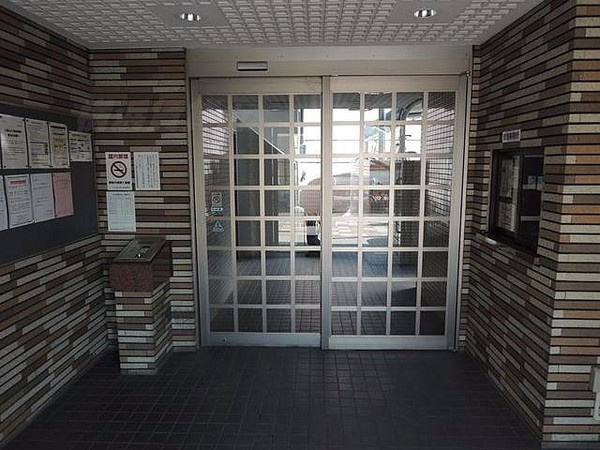 クリオ神奈川新町壱番館のエントランス