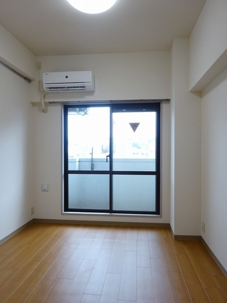 クリオ神奈川新町壱番館の居間・リビング