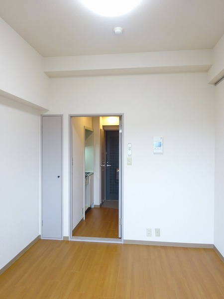 クリオ神奈川新町壱番館の居間・リビング