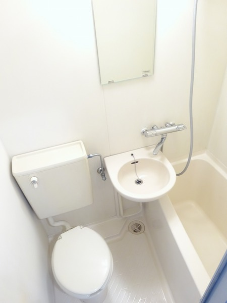 クリオ神奈川新町壱番館の浴室