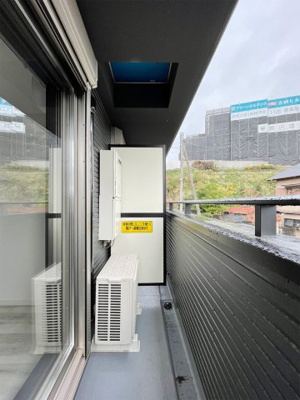 【バルコニー】 | ヒルズナイン | 外からの目が気にならないバルコニーで洗濯物が干せます