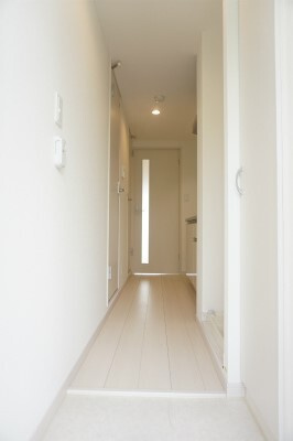 【玄関】 | リブリ・蘇我 | 明るい玄関です