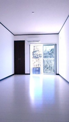 【居間・リビング】 | ロイヤルコート | ゆったり過ごせる居間です