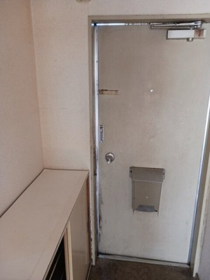 【玄関】 | コーポみつわ台 | 収納もある玄関です