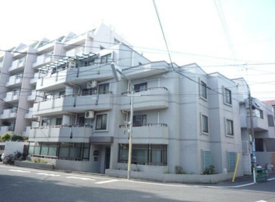 【外観】 | オータム・イン・ニューヨーク | 鉄筋コンクリート造のがっちりとした建物。