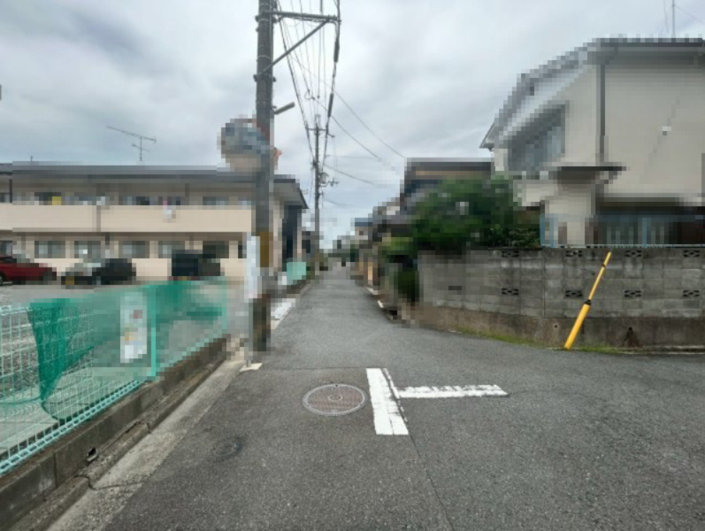向日市寺戸町向畑の周辺|角地なので、道路は広々としております(^^)/