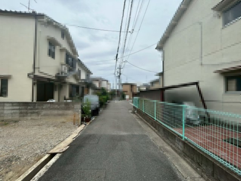 向日市寺戸町向畑の前面道路含む現地写真|西側幅員：3.8～3.9ｍ
間口：4.4ｍ
