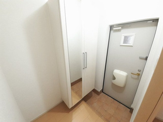 【玄関】 | サンライズ・レジデンス　Ⅱ | 明るい玄関です