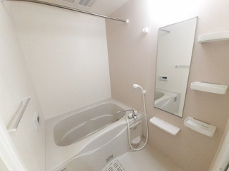 【浴室】 | サンライズ・レジデンス　Ⅱ | 日々の疲れを癒すお風呂付です