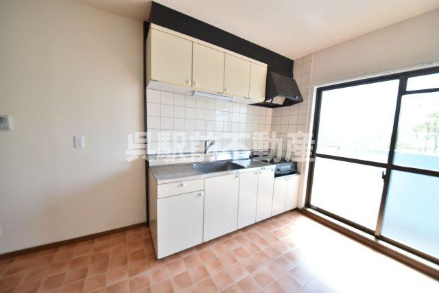 呉市晴海町ビル(SEASIDE HARUMI)の居間・リビング