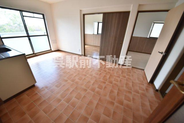 呉市晴海町ビル(SEASIDE HARUMI)の居間・リビング