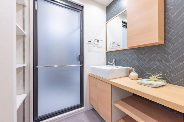練馬区北町1丁目　タック練馬北町　角部屋　新規リフォームマンションの独立洗面台