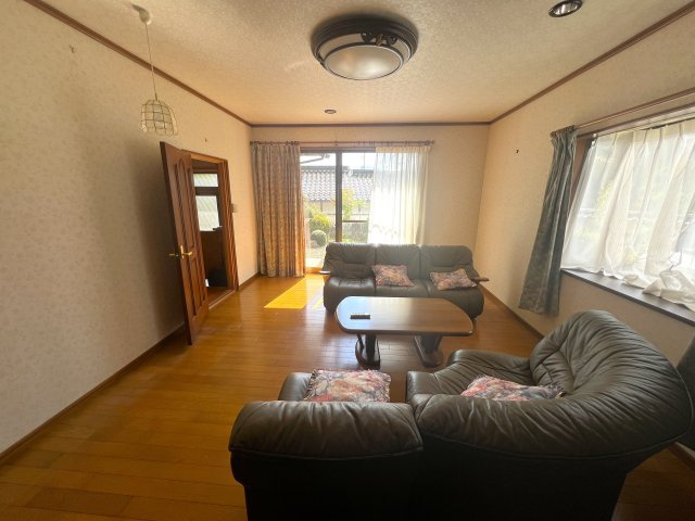 津山市加茂町塔中　２階建中古住宅　８DKの洋室|1F