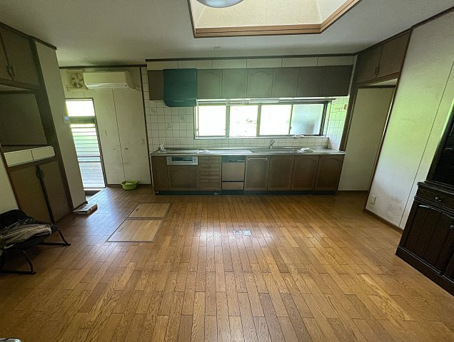 津山市加茂町塔中　２階建中古住宅　８DKのキッチン|食洗器付
