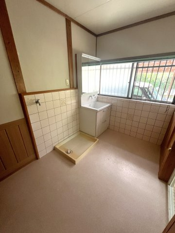 津山市加茂町塔中　２階建中古住宅　８DKの脱衣所