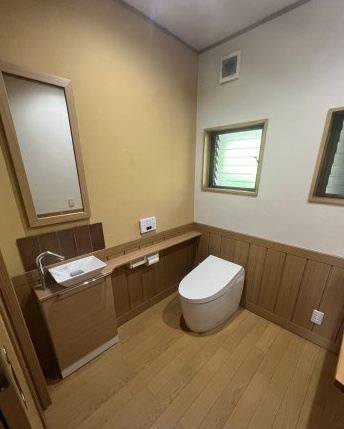 津山市加茂町塔中　２階建中古住宅　８DKのトイレ|１F