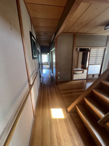 津山市加茂町塔中　２階建中古住宅　８DKの内装