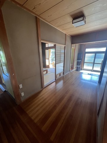 津山市加茂町塔中　２階建中古住宅　８DKの内装