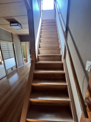 津山市加茂町塔中　２階建中古住宅　８DKの内装