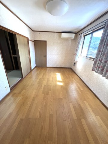 津山市加茂町塔中　２階建中古住宅　８DKの洋室|2F