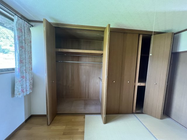 津山市加茂町塔中　２階建中古住宅　８DKの収納|2F