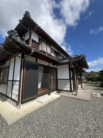 津山市加茂町塔中　２階建中古住宅　８DKの外観