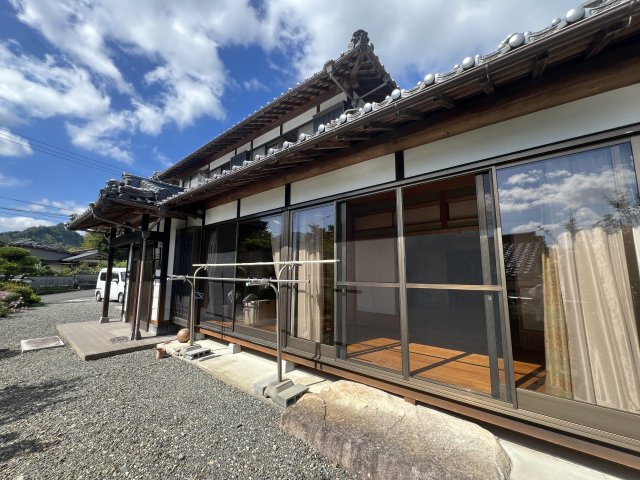 津山市加茂町塔中　２階建中古住宅　８DKの外観