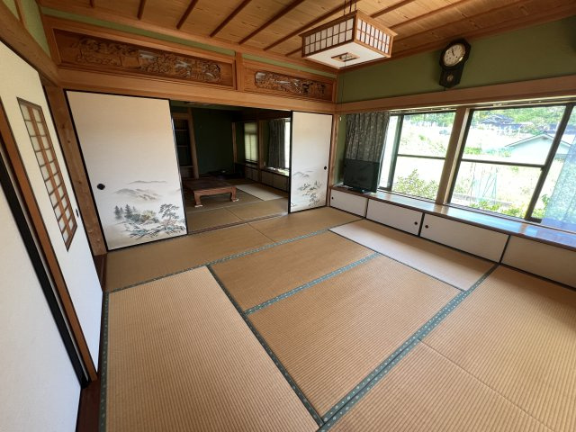 津山市加茂町塔中　２階建中古住宅　８DKの和室|1F　広々8帖二間の続き間は、お客様が多い時の会食等、使い方いろいろ。