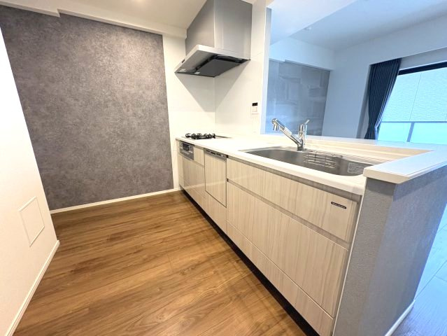 アンビシャスガーデン鶴瀬 2階の洋室|日当たりの良い『エアリールーム』です。5.0帖です。寝室に書斎、趣味部屋、ランドリールーム、子ども部屋などにもおすすめです！