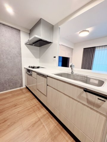 アンビシャスガーデン鶴瀬のキッチン|約3.3畳あり、広々楽しくお料理ができます。